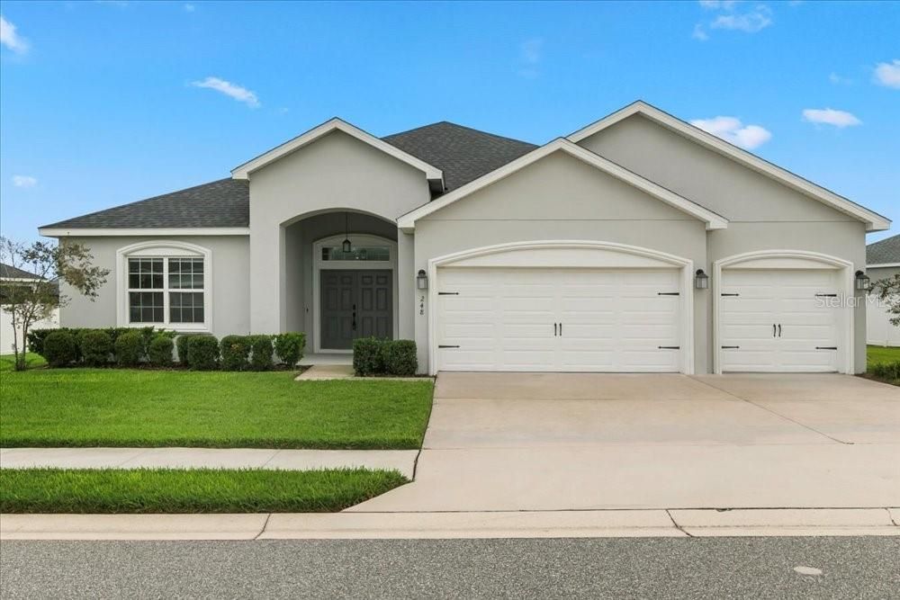 Attached, Exterior, Facade, American Craftsman