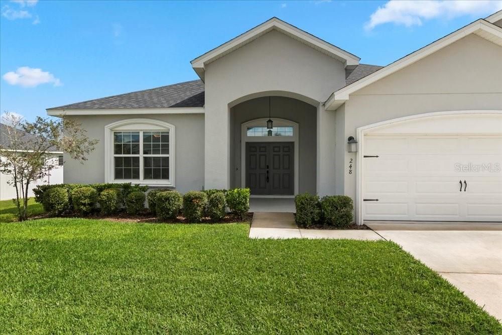 Attached, Exterior, Facade, American Craftsman