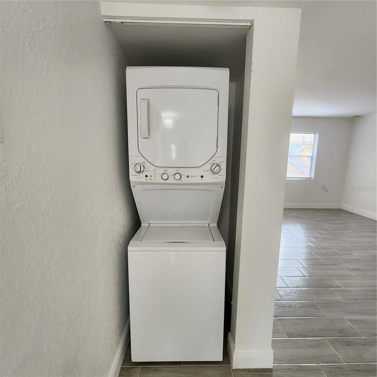 Interior, Utility Closets, Washer, Wood Texture Flooring