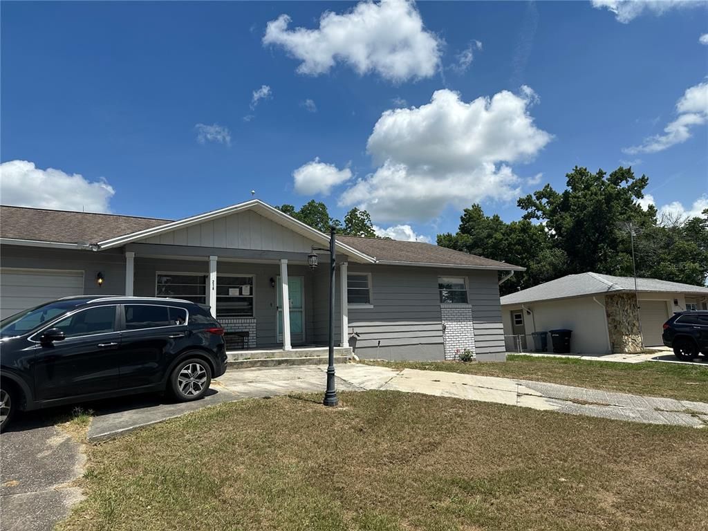 Exterior, Facade, Ranch