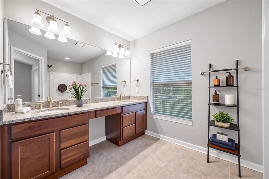 Bathroom, Dual Sink Vanities, Interior, Recessed Lighting