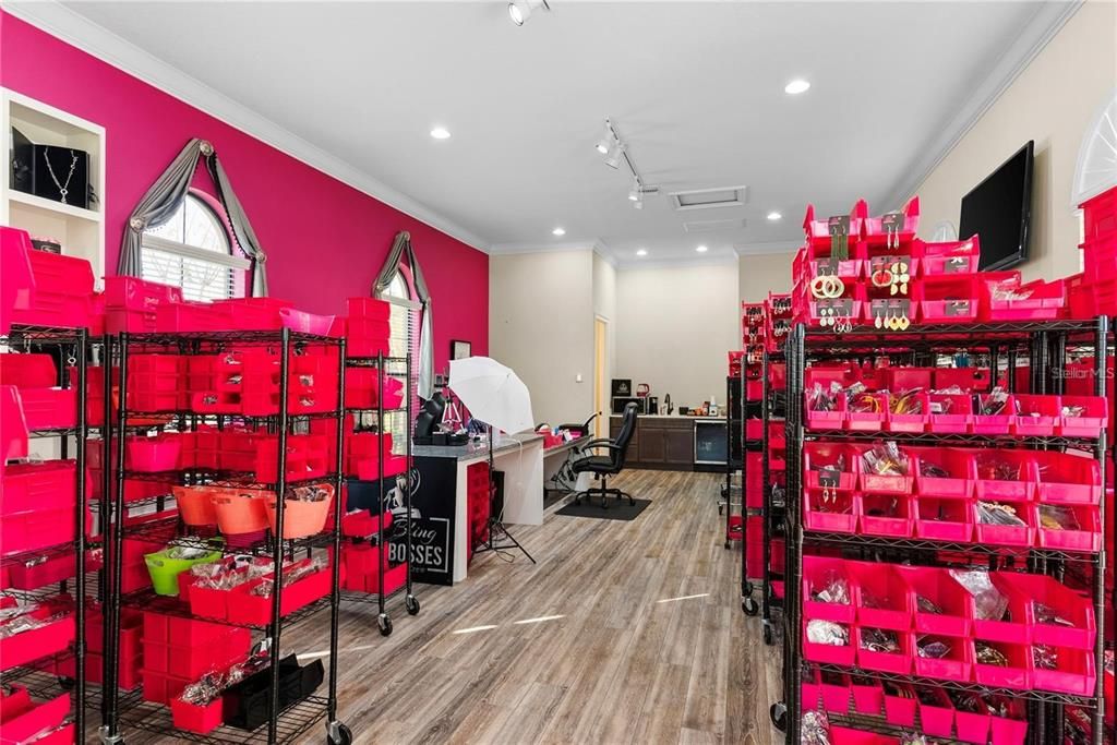 Interior, Recessed Lighting, Wood Texture Flooring