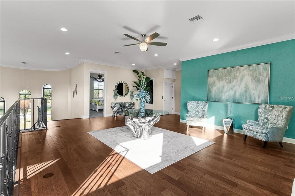 Interior, Recessed Lighting, Wood Texture Flooring