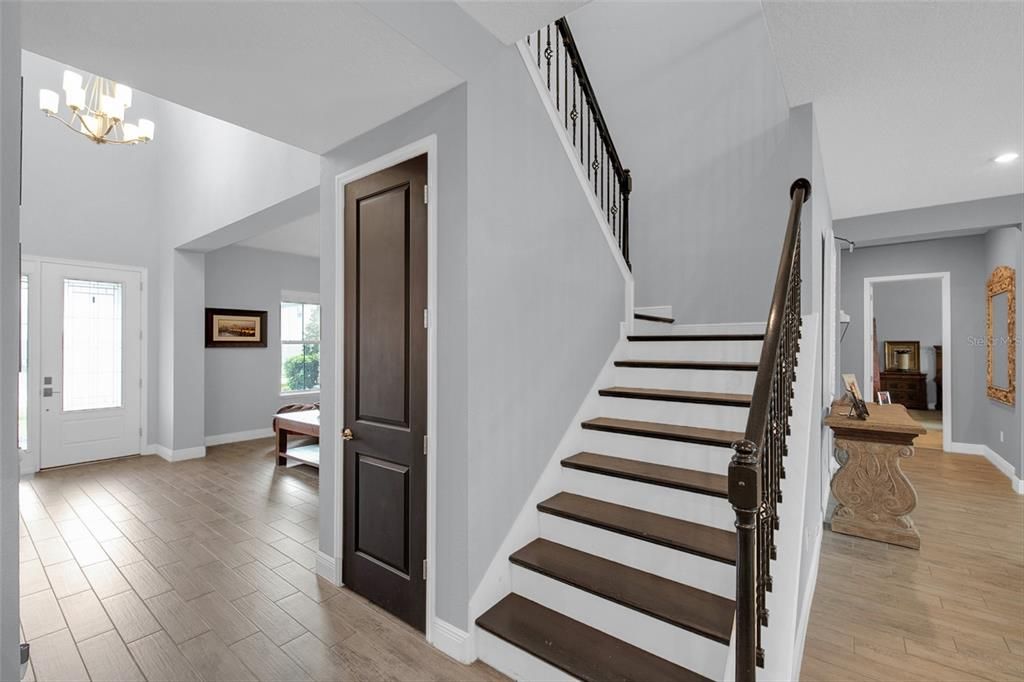 Chandelier, Interior, Recessed Lighting, Wood Texture Flooring