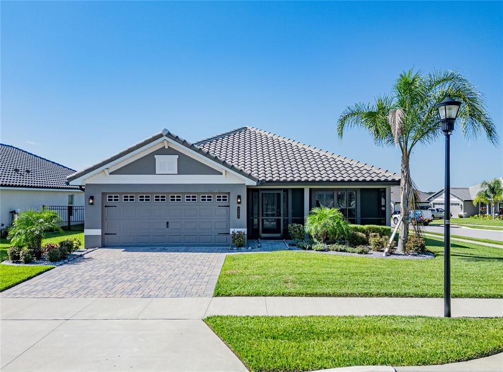 Attached, Exterior, Facade, Mediterranean