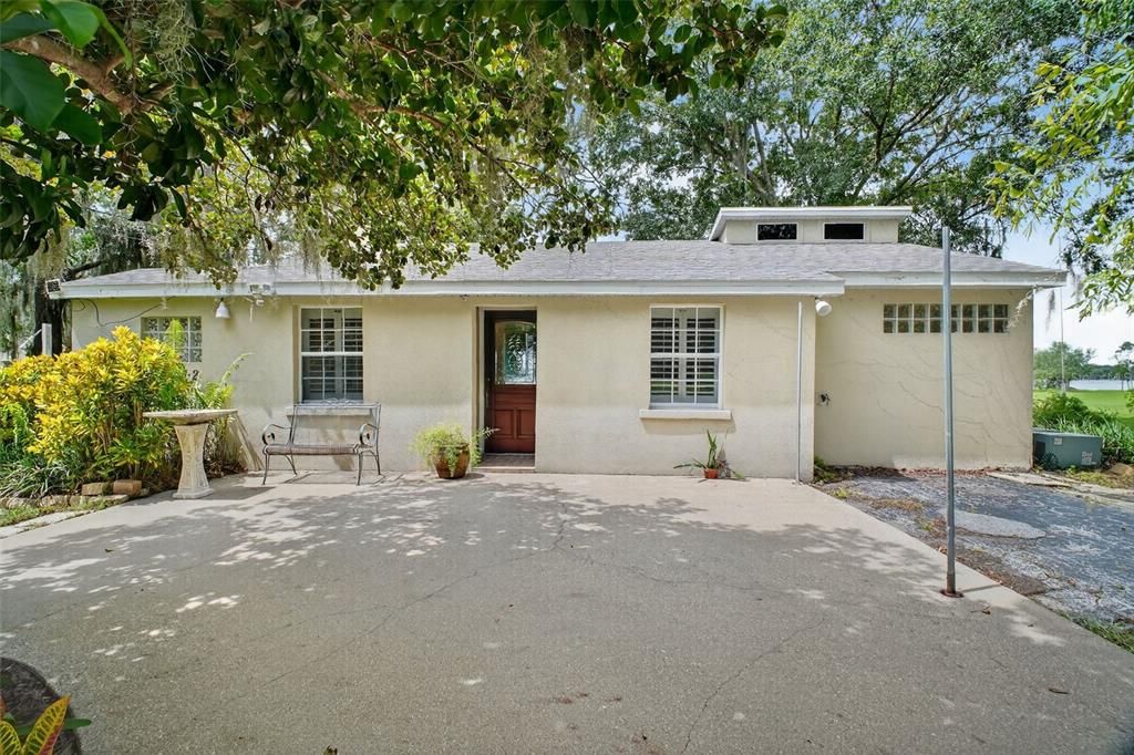 Exterior, Facade, Ranch