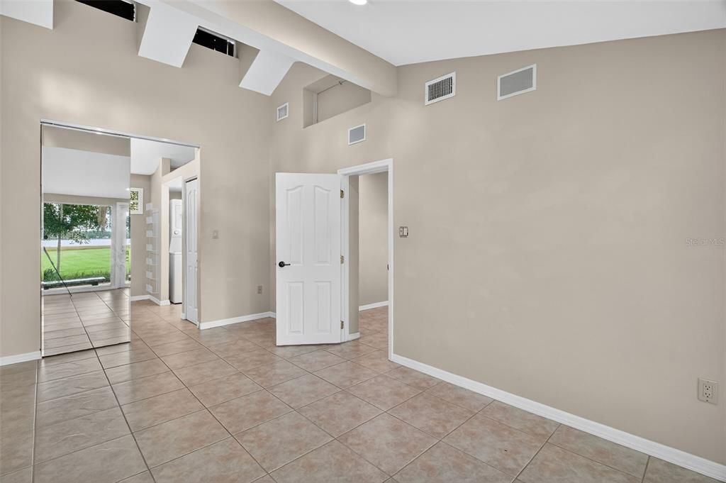 Empty room, Interior, Recessed Lighting