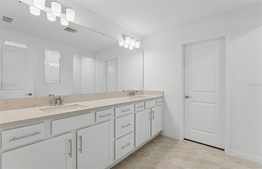Bathroom, Dual Sink Vanities, Interior