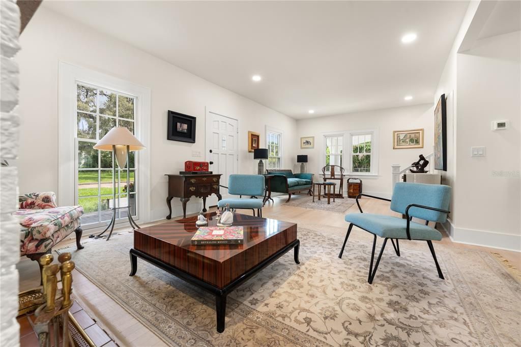 Interior, Living room, Piano, Recessed Lighting, Wood Texture Flooring