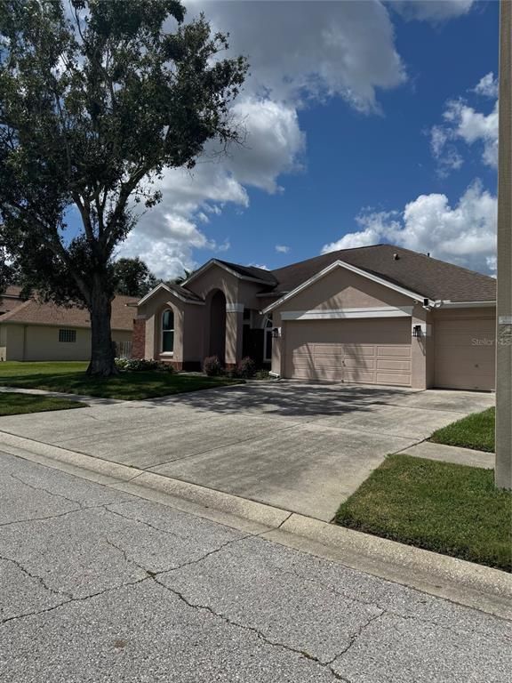 Attached, Exterior, Facade, Ranch