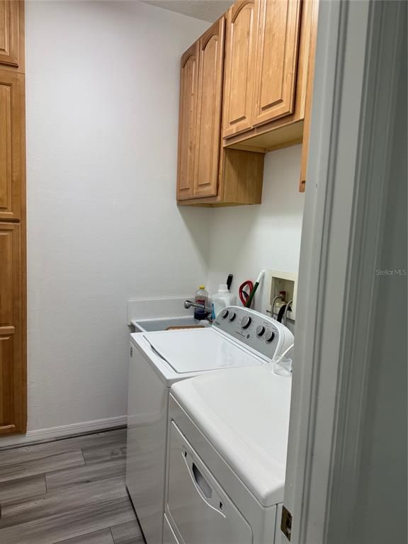 Interior, Washer, Wood Texture Flooring