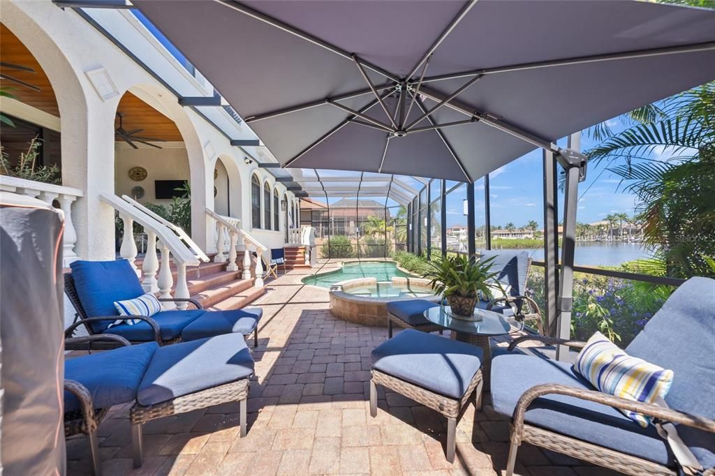 Exterior, Interior, Pool, Sun Room, Water