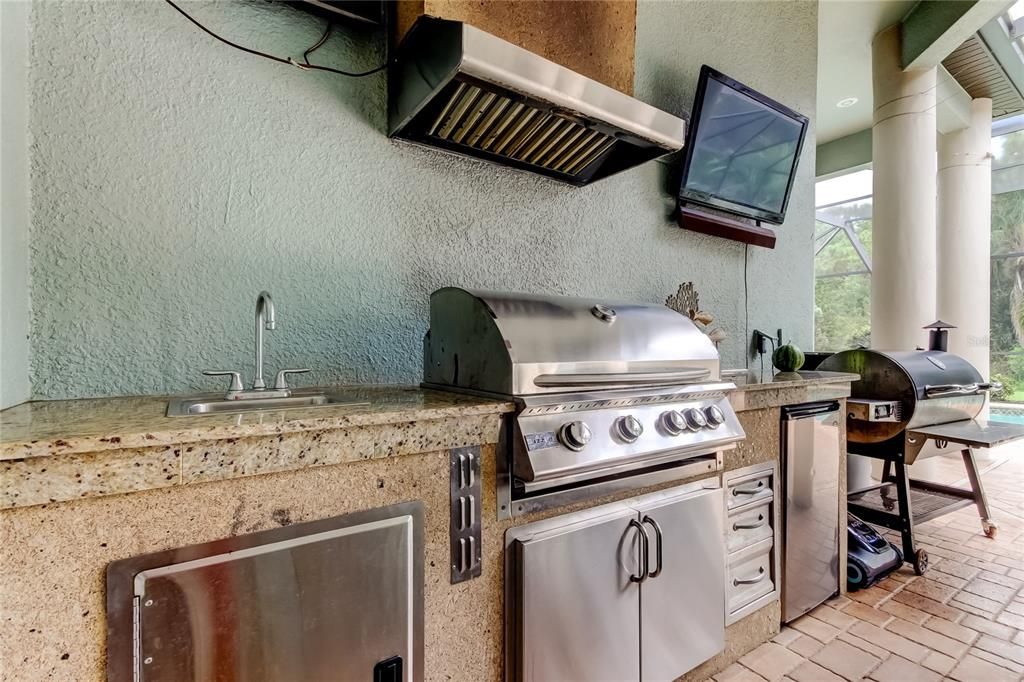 Exterior, Outdoor Kitchen