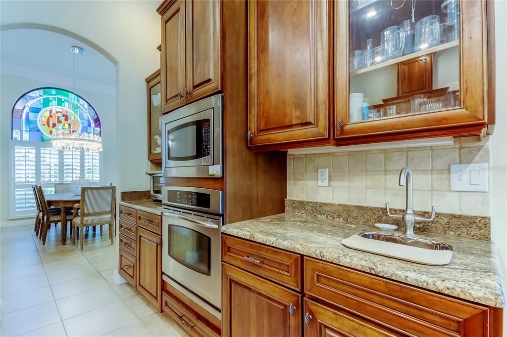 Dining room, Interior, Kitchen, Pendant Lights, Stainless Steel Appliances