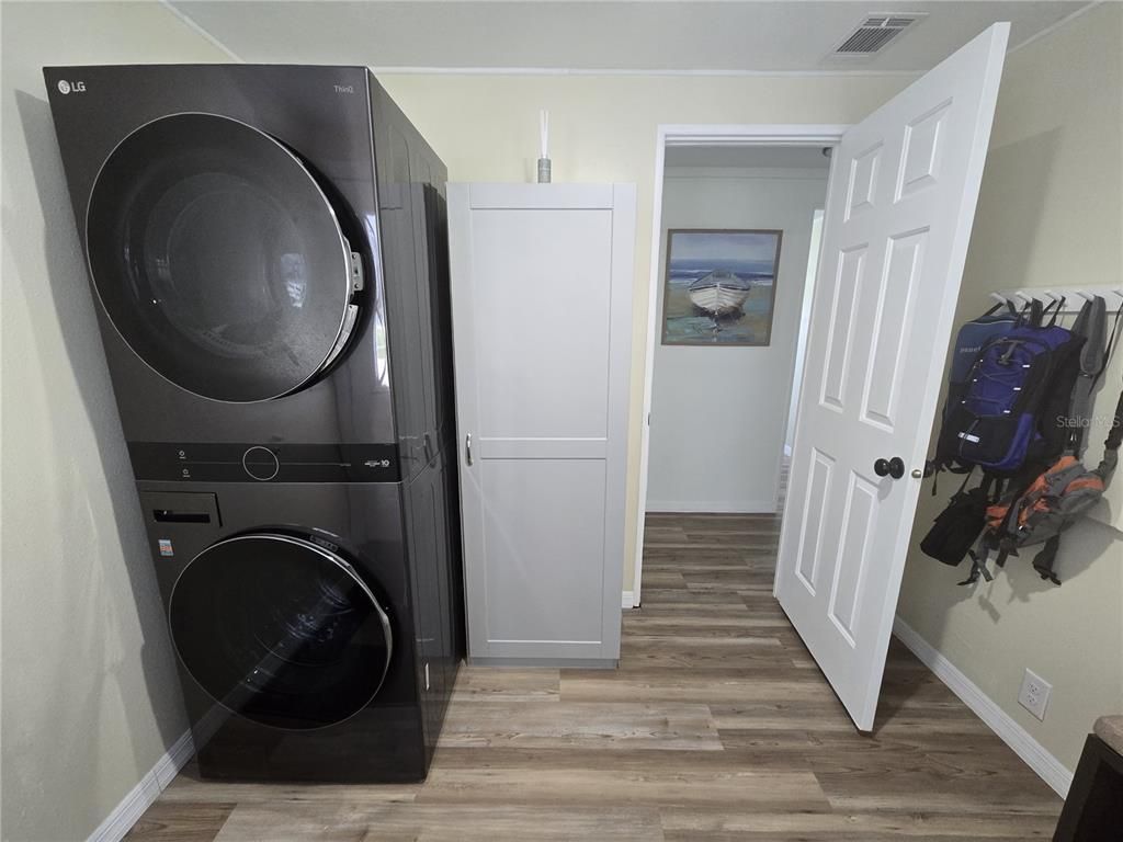 Interior, Utility Closets, Washer, Wood Texture Flooring