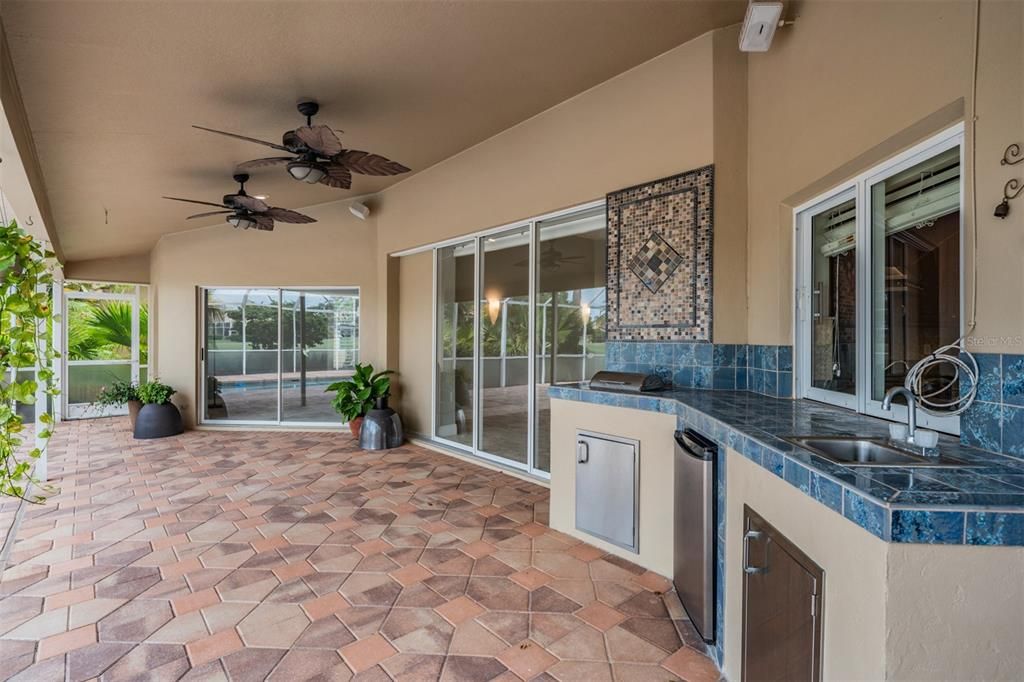 Exterior, Outdoor Kitchen