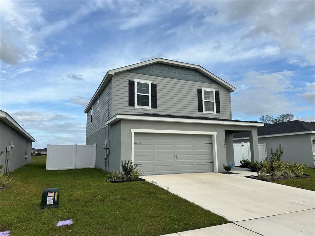 Attached, Exterior, Facade, American Craftsman