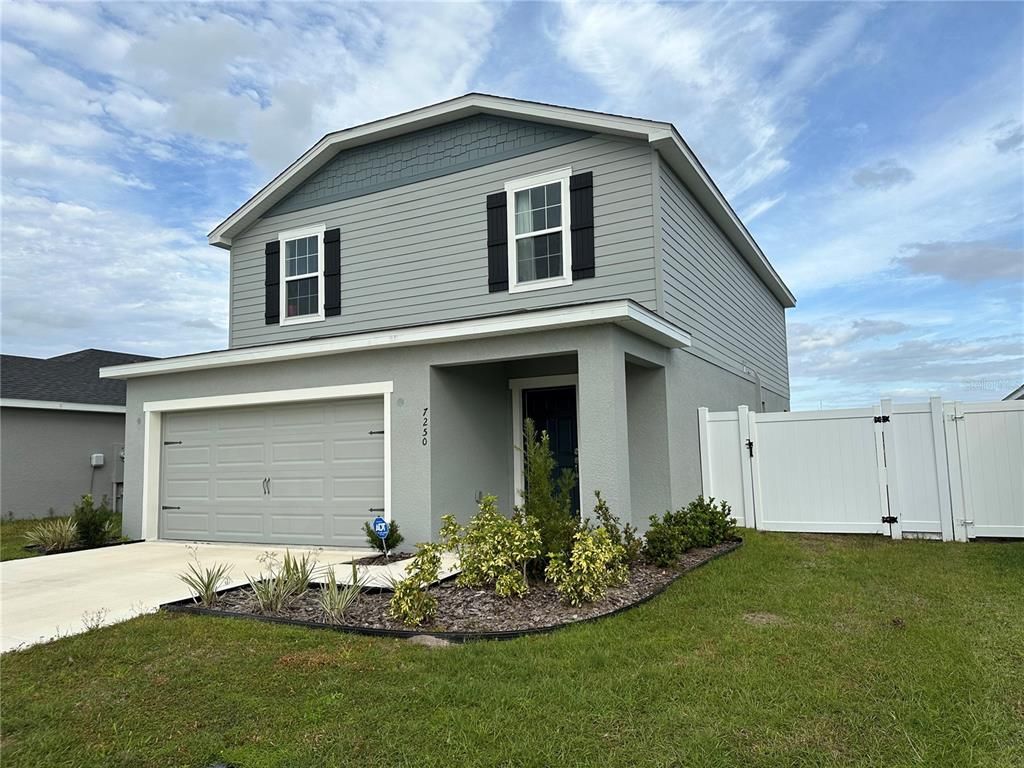 Attached, Exterior, Facade, American Craftsman