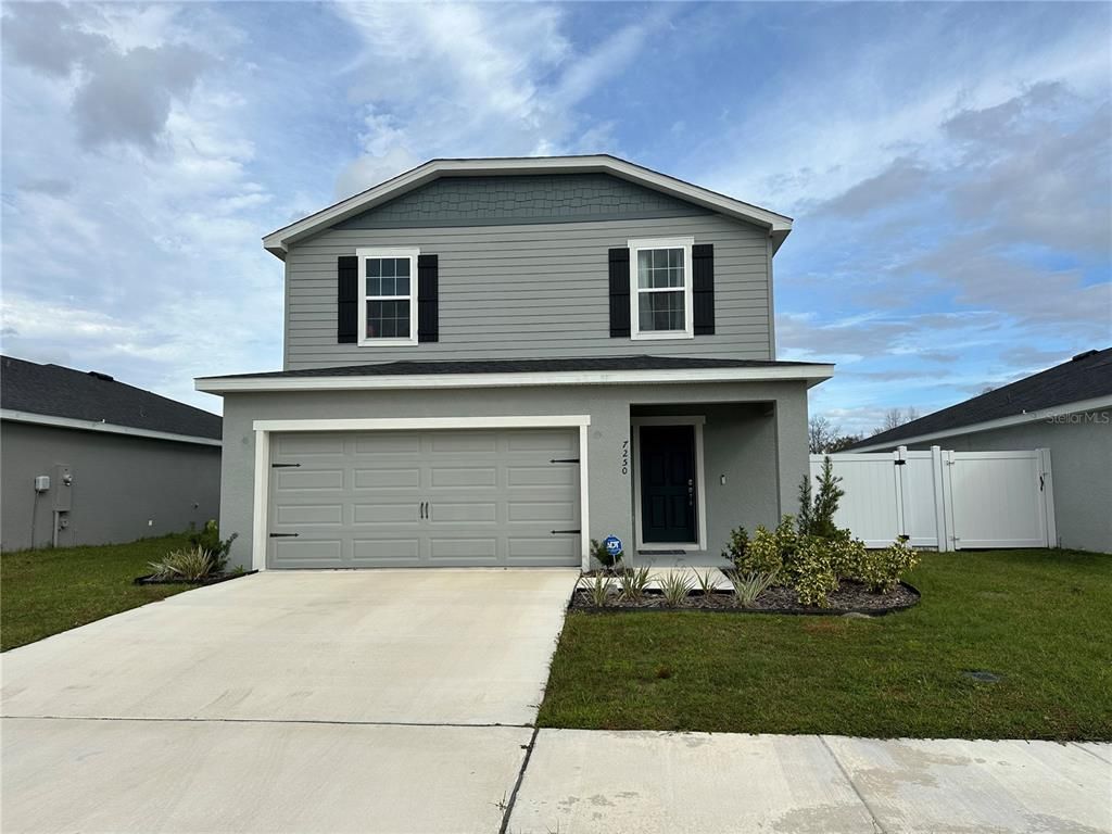 Attached, Exterior, Facade, American Craftsman