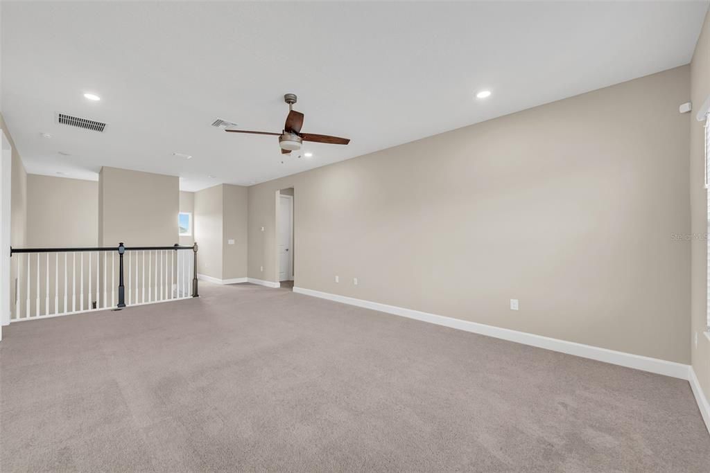 Empty room, Interior, Recessed Lighting