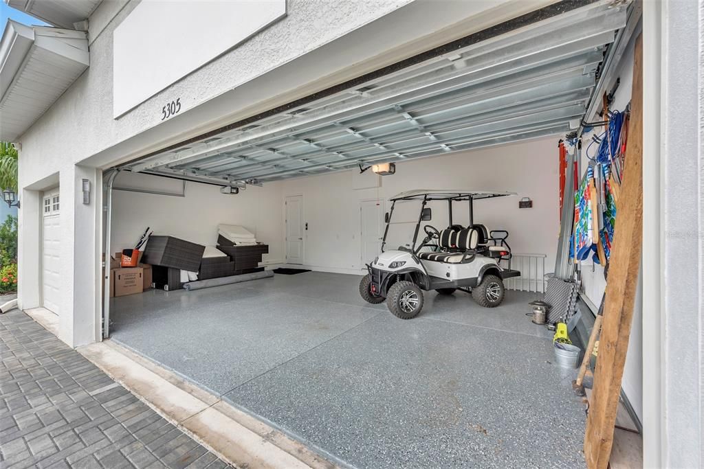 Exterior, Garage