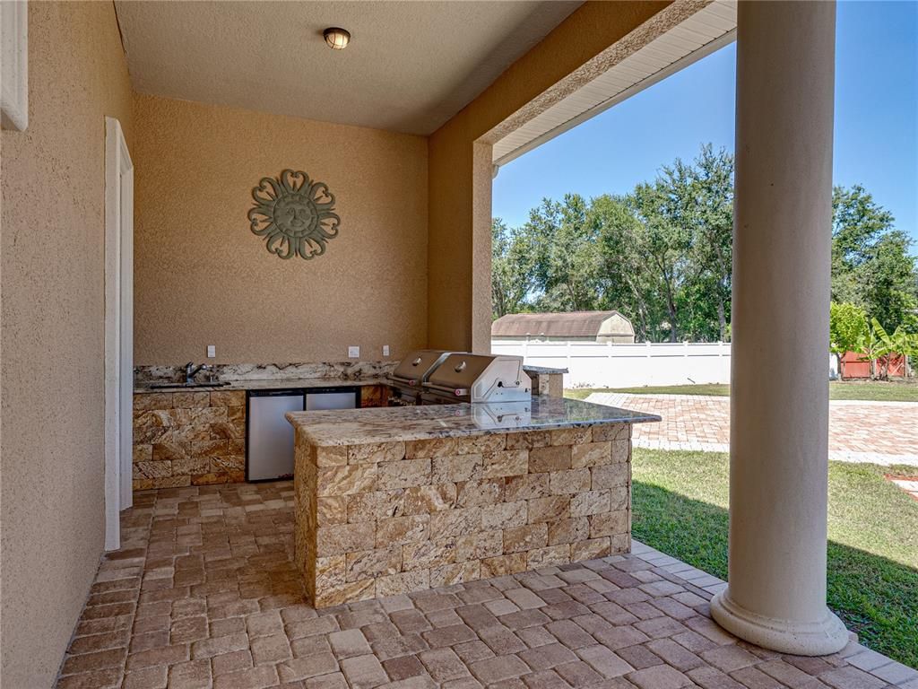 Exterior, Outdoor Kitchen