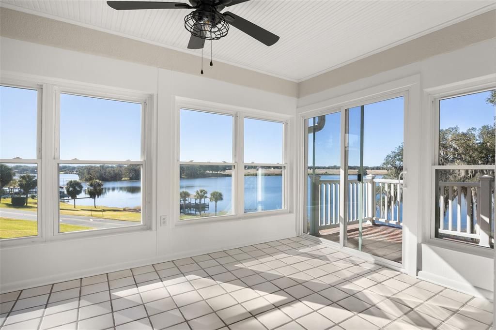 Empty room, Interior, Sun Room, Water