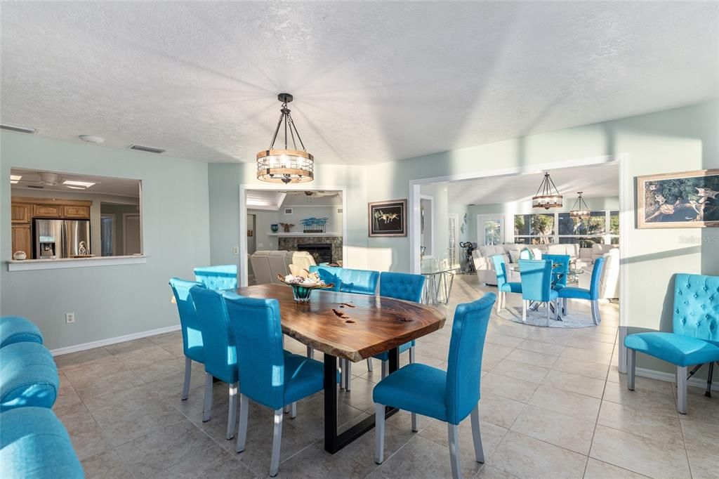 Chandelier, Dining room, Fireplace, Interior, Pendant Lights
