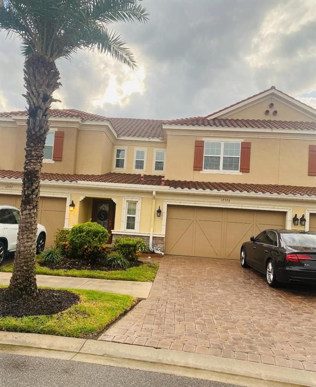 Attached, Exterior, Facade, Mediterranean