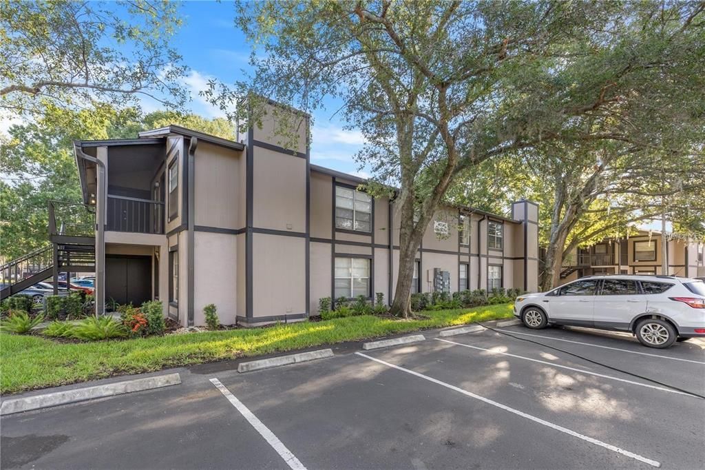 Exterior, Facade, Modern