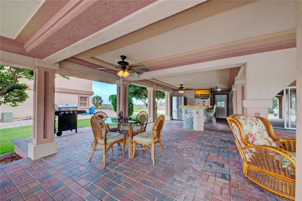 Exterior, Outdoor Kitchen