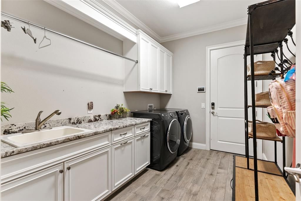 Interior, Washer, Wood Texture Flooring