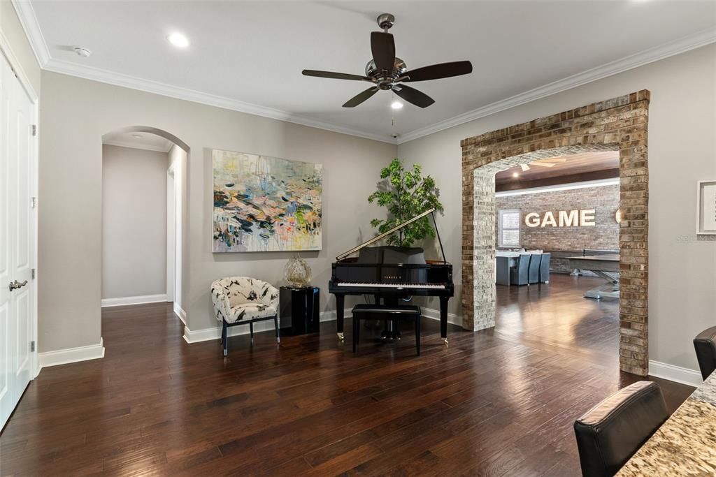 Interior, Piano, Recessed Lighting, Wood Texture Flooring