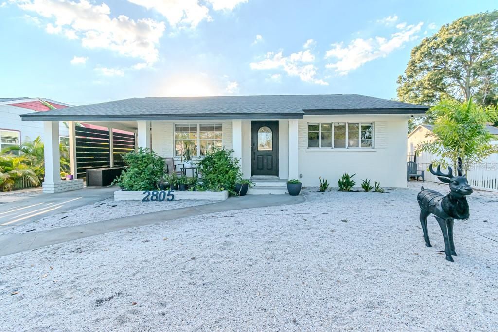 Exterior, Facade, Ranch