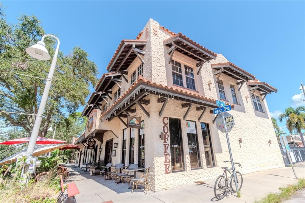 Exterior, Facade, Mediterranean