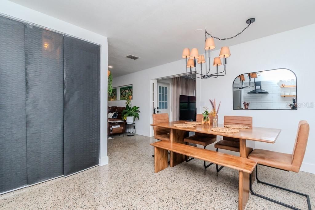 Chandelier, Dining room, Interior