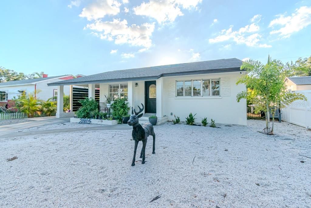 Backyard, Exterior, Facade, Ranch