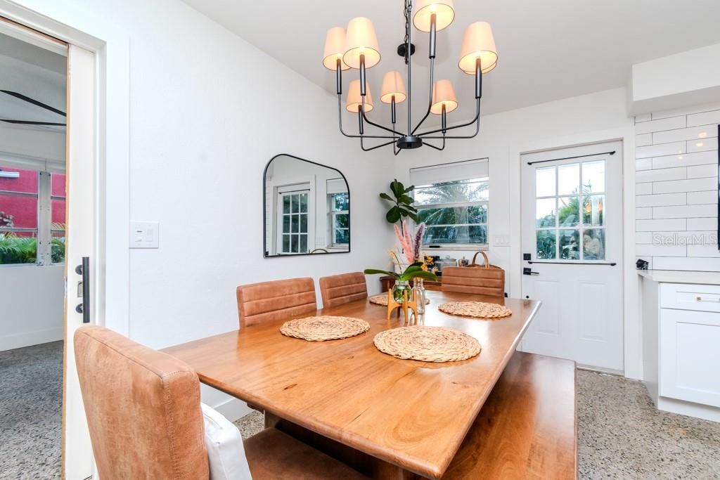 Chandelier, Dining room, Interior