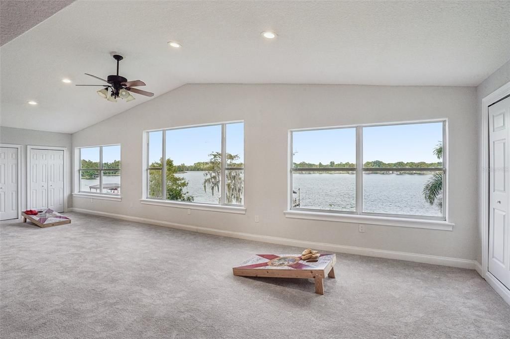 Empty room, Interior, Recessed Lighting, Water