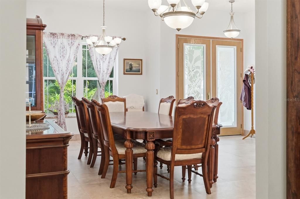 Chandelier, Dining room, Interior, Pendant Lights