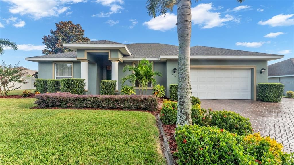 Attached, Exterior, Facade, Ranch