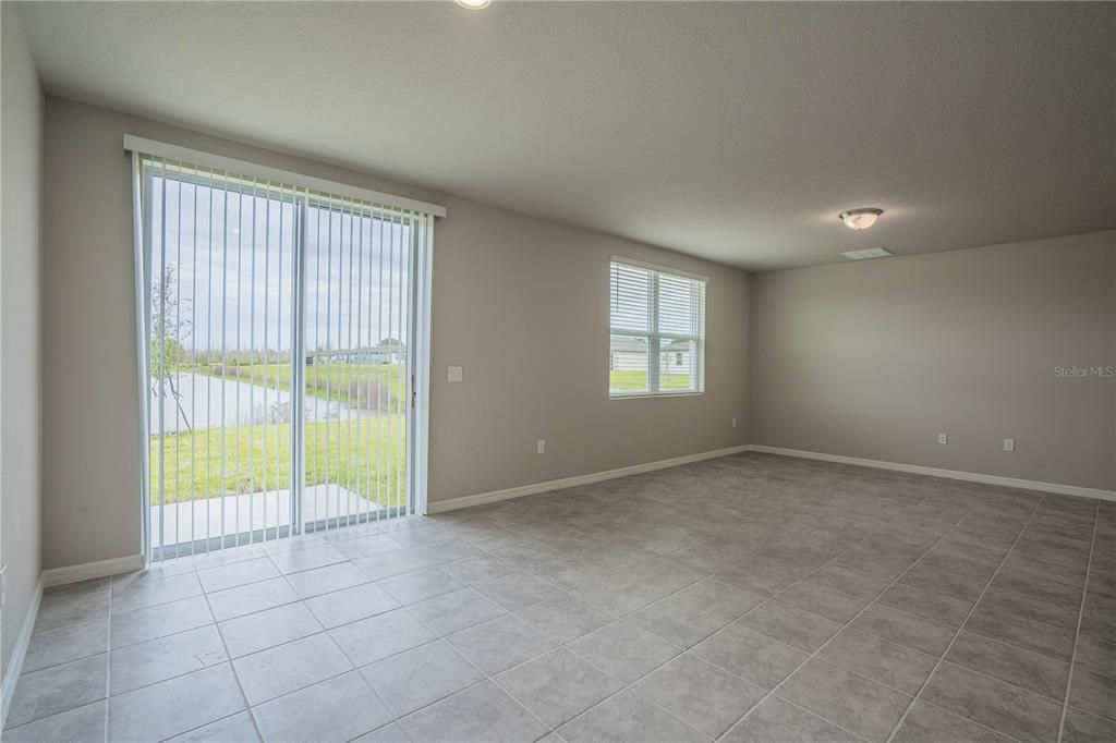 Empty room, Interior