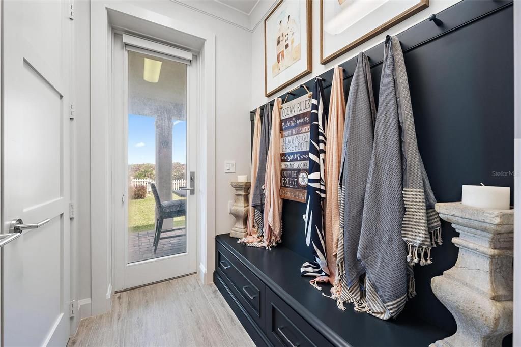 Interior, Walk-in Closets, Wood Texture Flooring