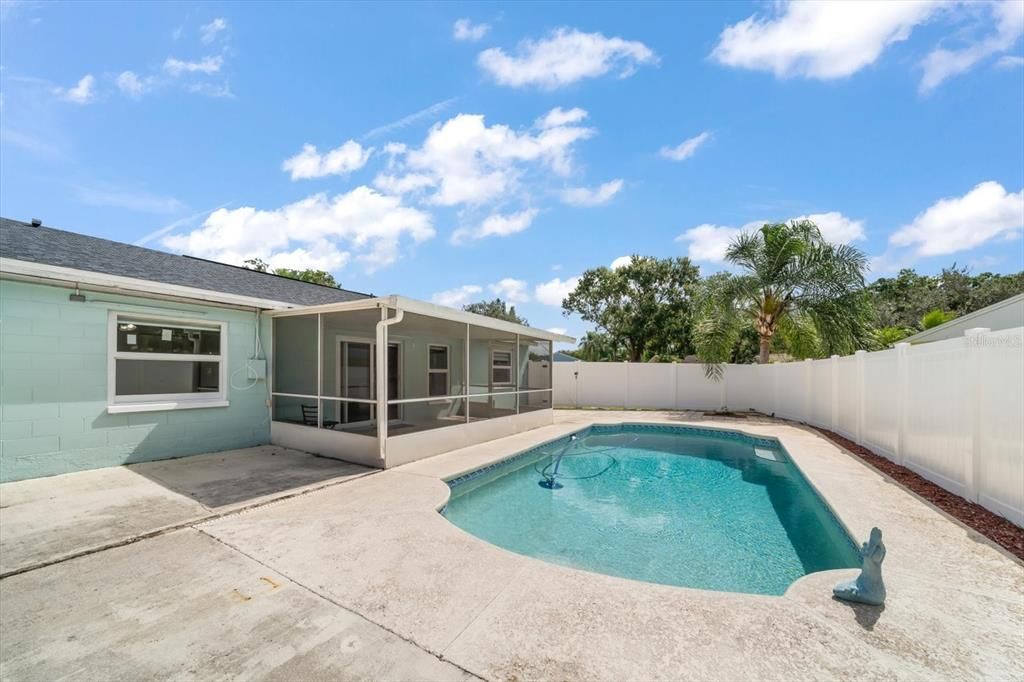 Exterior, Pool