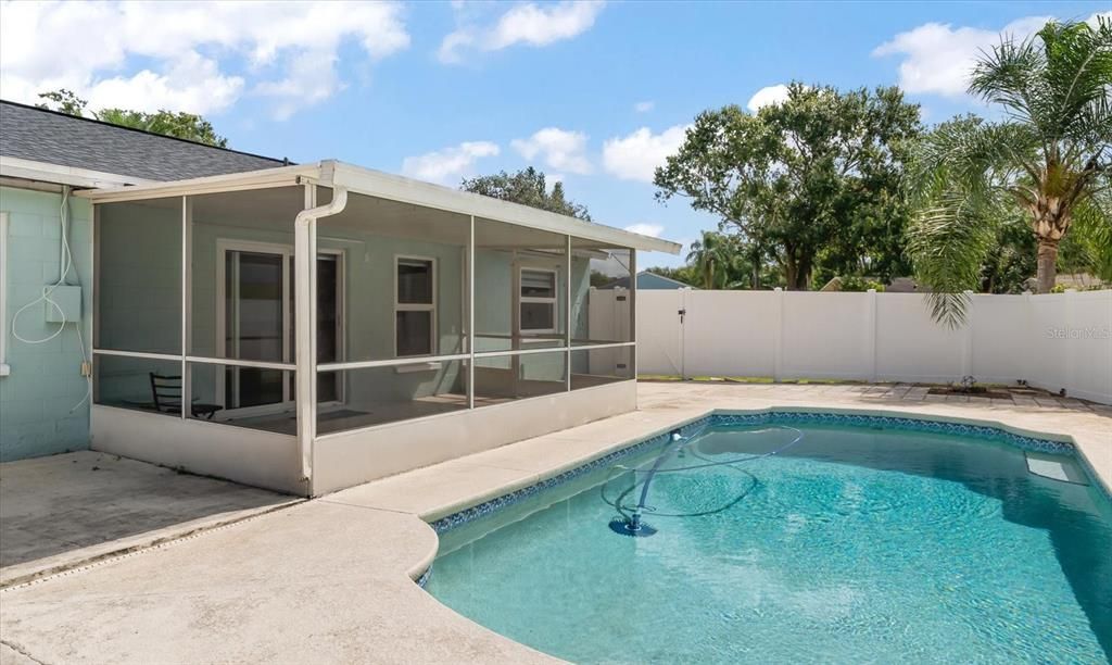 Exterior, Pool
