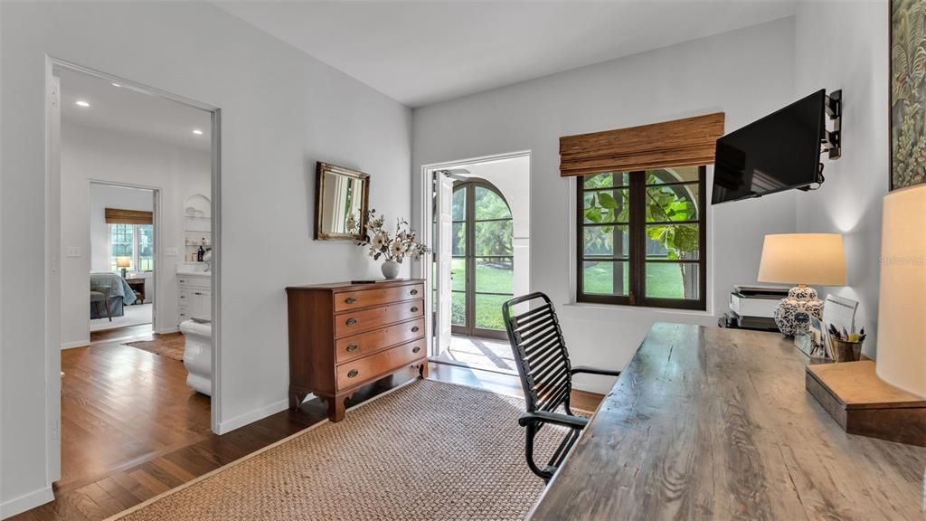 Home Office, Interior, Recessed Lighting, Wood Texture Flooring