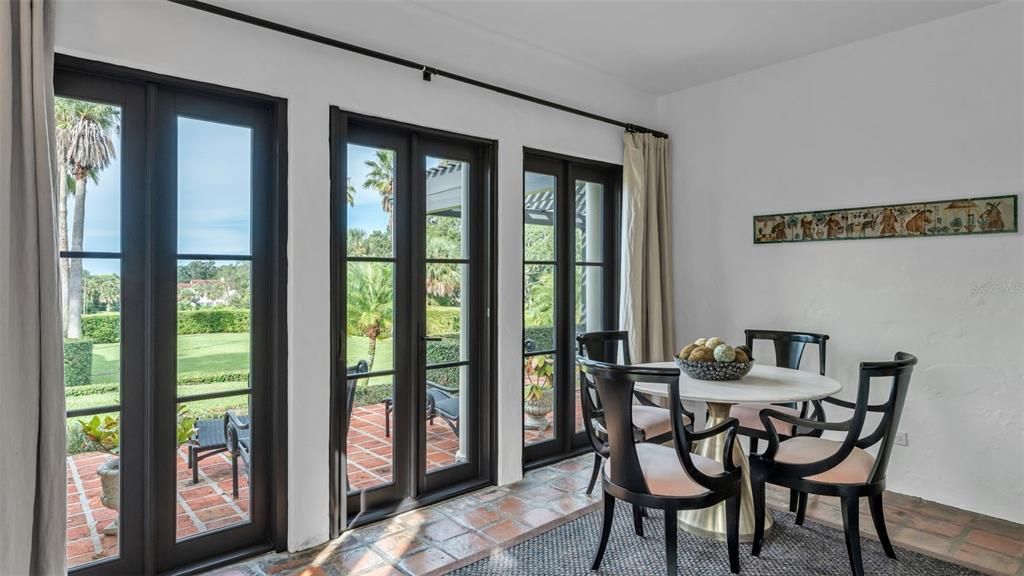 Dining room, Interior