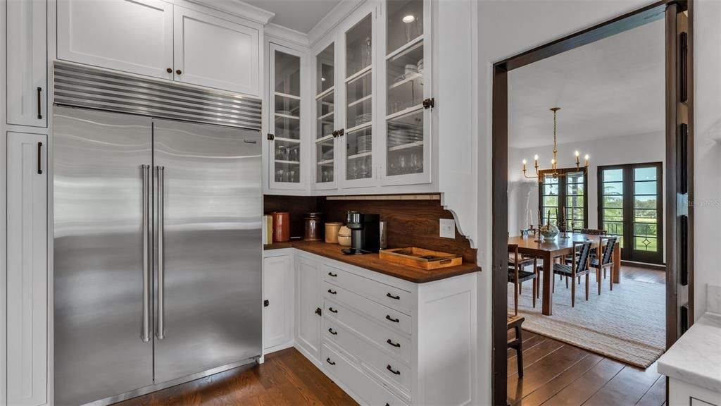 Chandelier, Dining room, Interior, Kitchen, Stainless Steel Appliances, Wood Texture Flooring