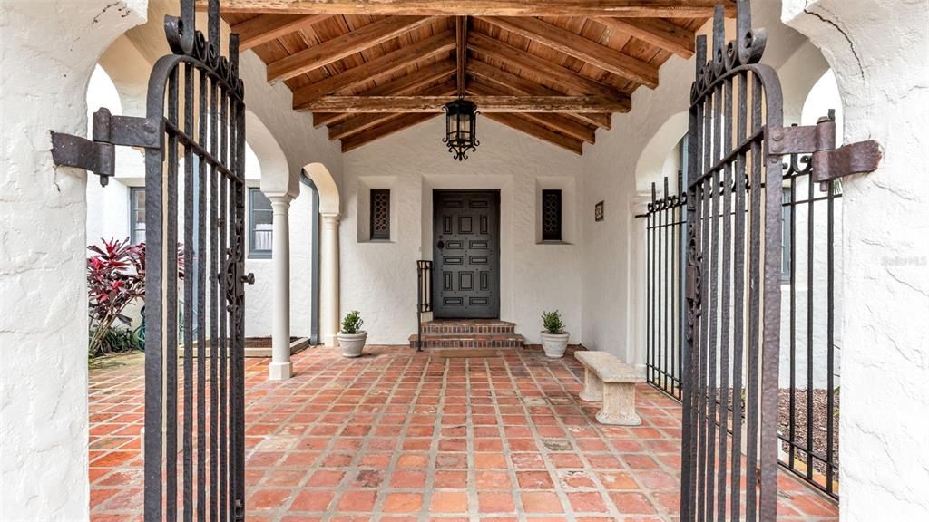 Exterior, Wooden Beams