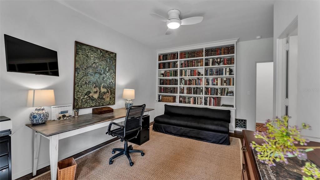 Home Office, Interior